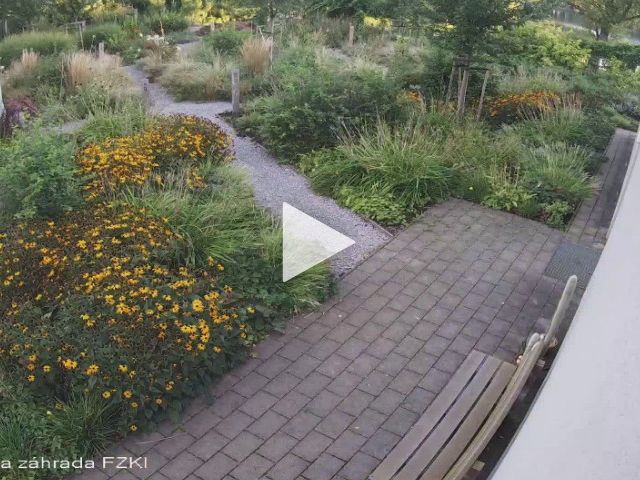 Časozberné video z Interaktívnej experimentálnej záhrady 